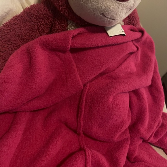 Aritzia wilfred free knit v-neck sweater in hot pink cherry plum color - Picture 2 of 4